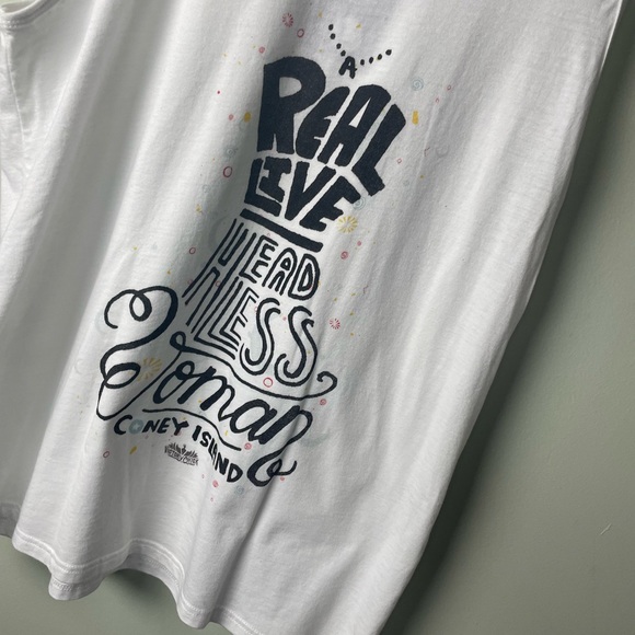 Victory Chick® Tank / A Real Live Headless Woman / Size L - Picture 5 of 7